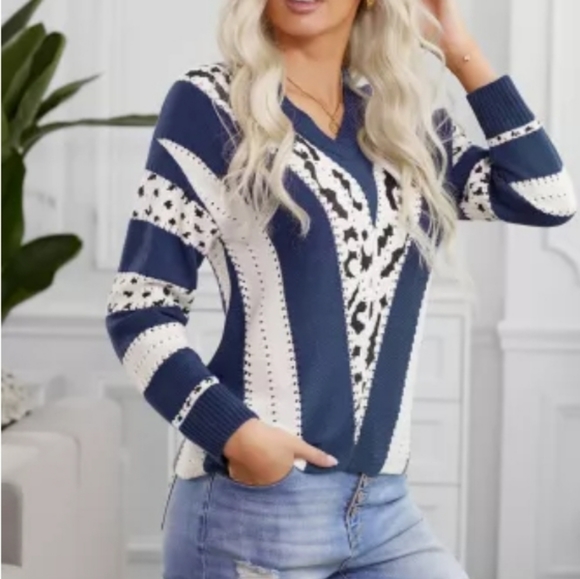 animal print sweater- blue NWOT 🚨 SALE: 50% OFF!🚨 - Picture 3 of 4